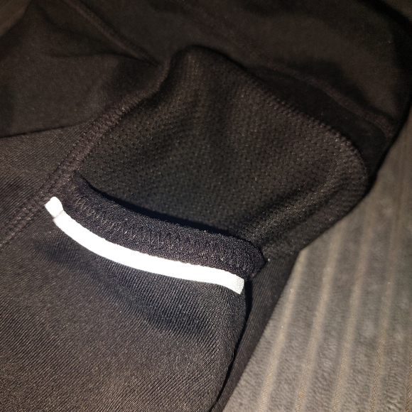 🍁3/$15 Athleta Black Bike Shorts w/Mesh Pockets - Picture 4 of 7